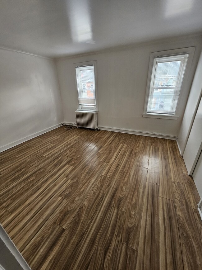 Building Photo - 633 1st St