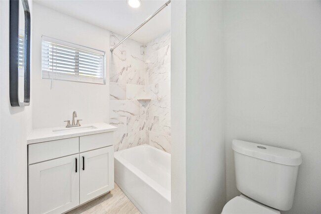 Building Photo - 6811 Del Rio St