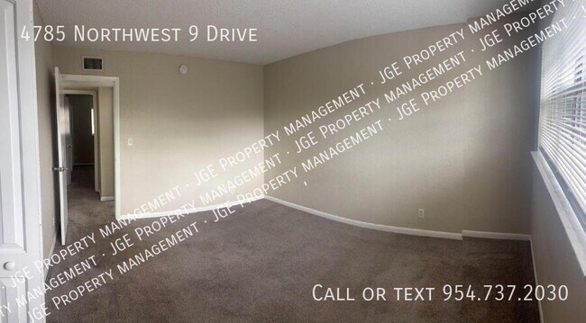 Building Photo - 4785 NW 9th Dr