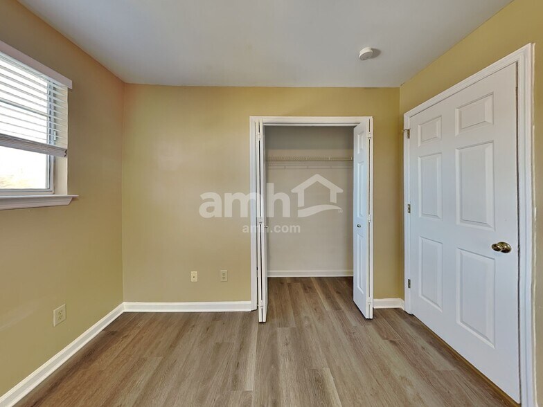 Building Photo - 1432 Brighton Cir