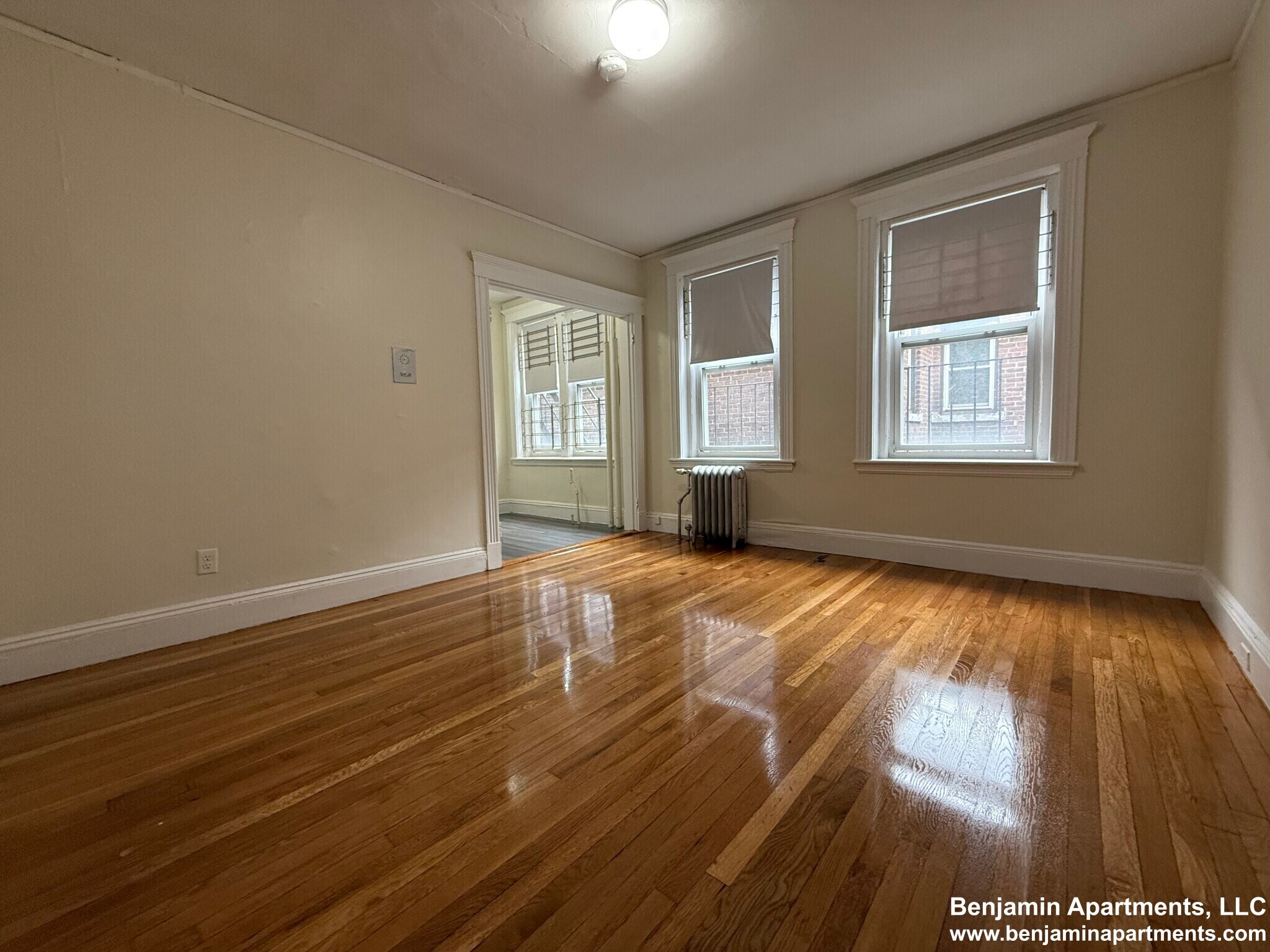 Building Photo - 165 Park Dr