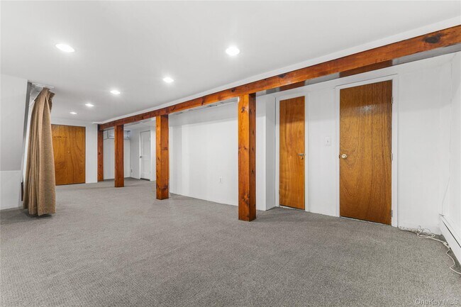 Building Photo - 161-26 84th Rd