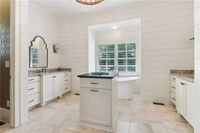 Building Photo - 211 Mount Vernon Hwy