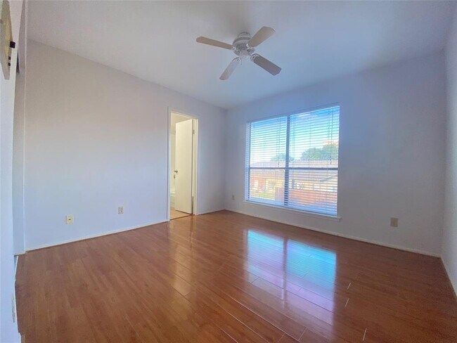 Building Photo - 2601 S Braeswood Blvd