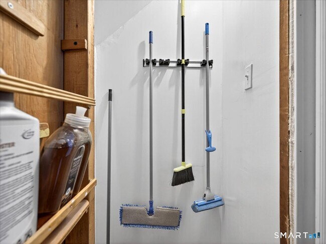 Building Photo - 91 Jewett St