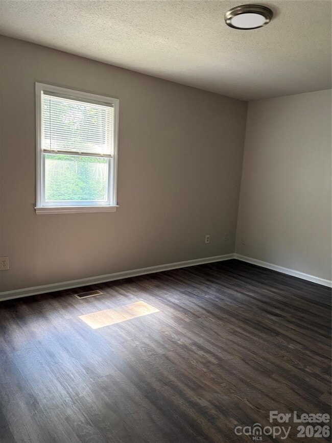 Building Photo - 1708 Village Lake Dr