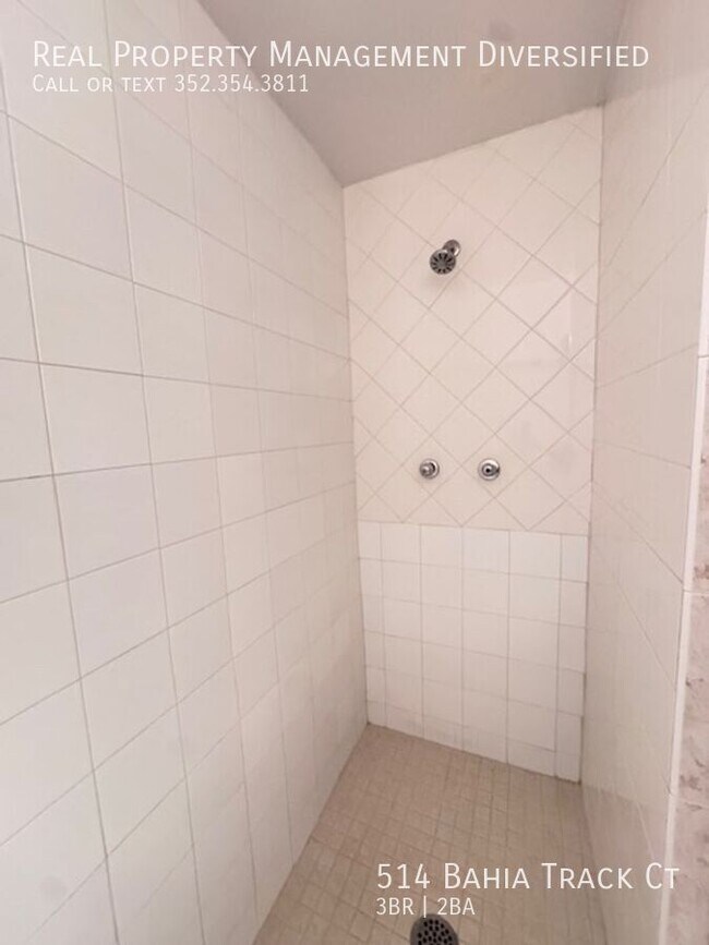 Building Photo - 514 B Track Ct