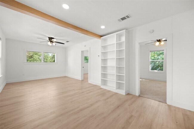 Building Photo - 620 S Bell St