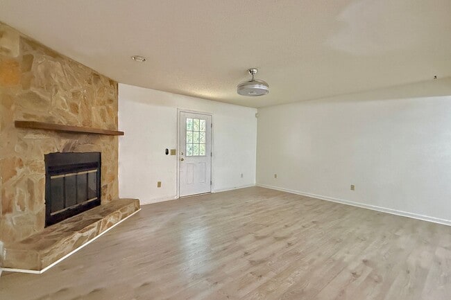 Building Photo - 601 Tupelo Trail