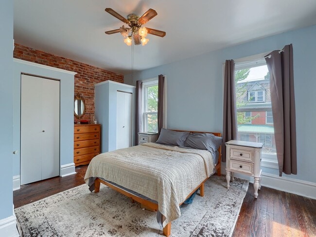 Building Photo - Large Updated 4 BR Home!