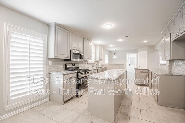 Building Photo - 3313 Country Club Rd