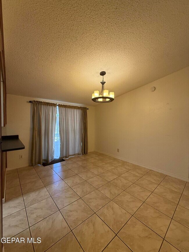 Building Photo - 10449 Chinaberry Dr