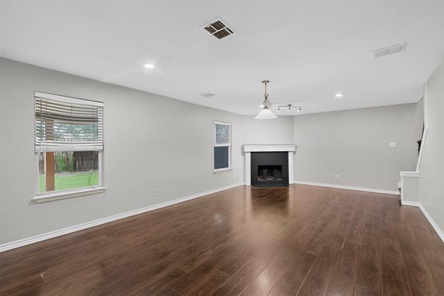 Building Photo - 2216 Chestnut Dr
