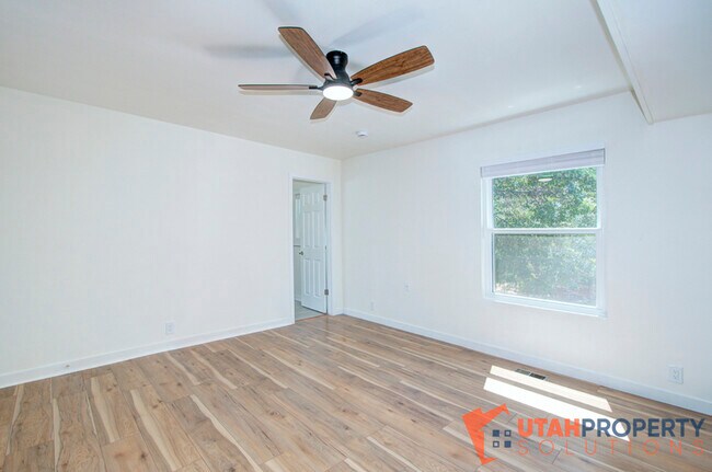 Building Photo - 1048 Pineridge Rd