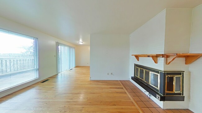 Building Photo - 4 Bedroom House ~ Close to Corvallis Count...