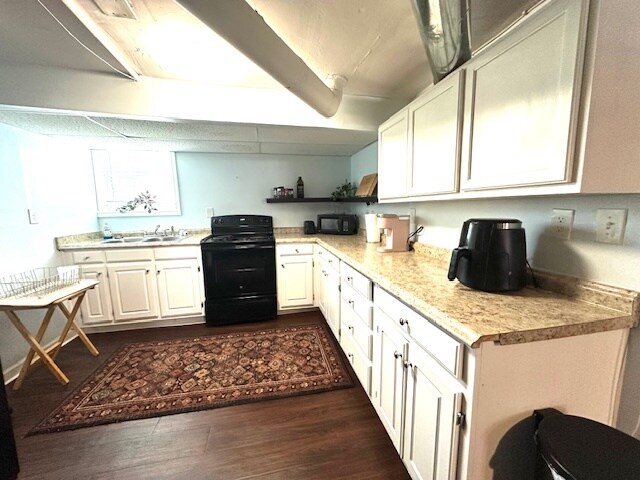 Building Photo - 1305 Stratford Ave