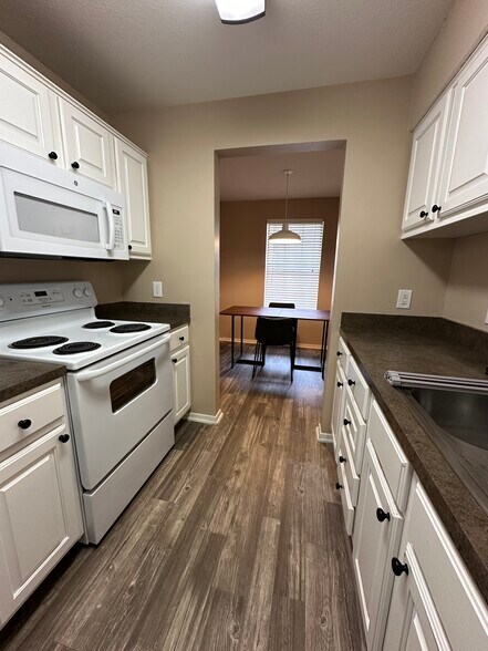 Kitchen - 218 North Texas