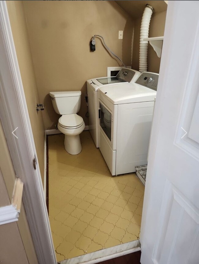 Building Photo - Oaks Townhouses