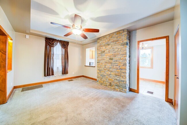 Building Photo - Stunning 3 bedroom home in Bon Air availab...