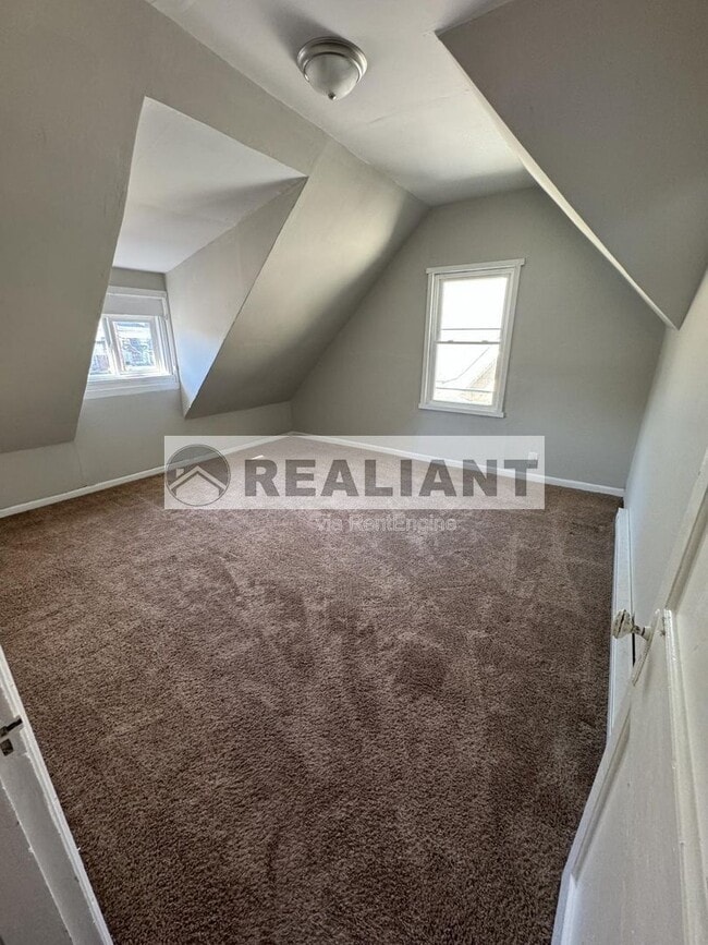 Building Photo - 4516 Huntington Ave