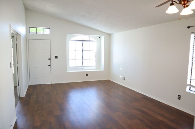 Building Photo - A Home You Have To See To Believe!!!