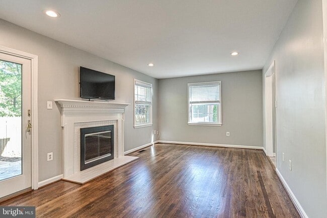 Building Photo - 7046 Leestone St