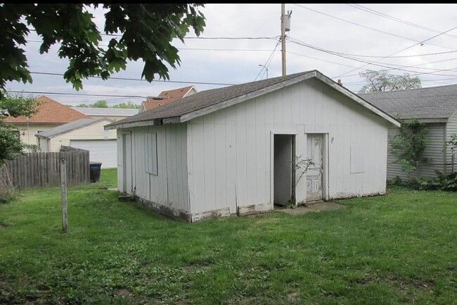 Building Photo - MGAM-1506 E main st