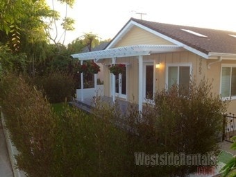 Building Photo - 10865 Oregon Ave