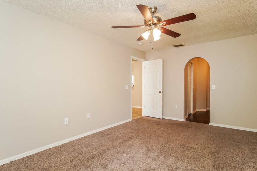 Building Photo - 1479 Muir Cir