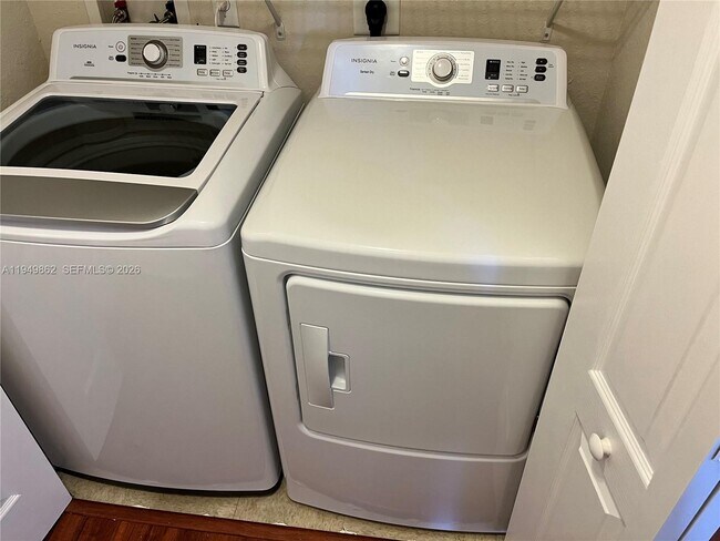 Building Photo - 11016 Legacy Dr