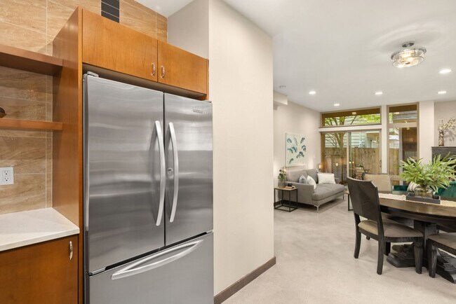 Building Photo - 3bd/3ba Seattle Townhome