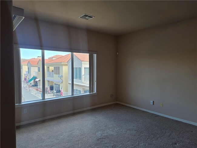Building Photo - 1825 E Shore Villas Dr