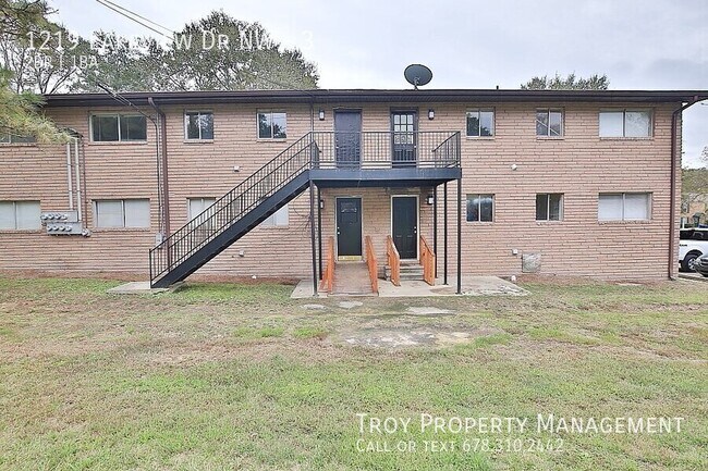 Building Photo - 1219 Lakeview Dr NW