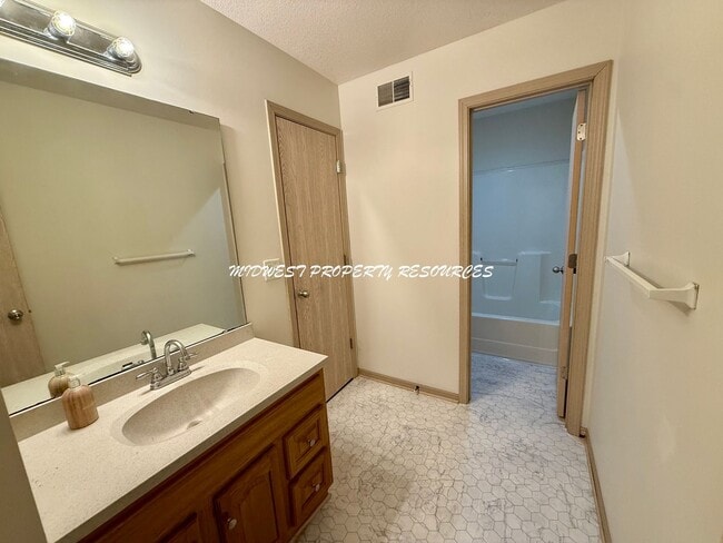 Building Photo - Highly Desired 3 Bd End Unit For Lease