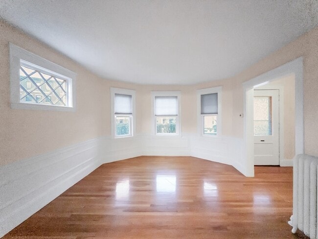 Building Photo - 21 Bradwood St