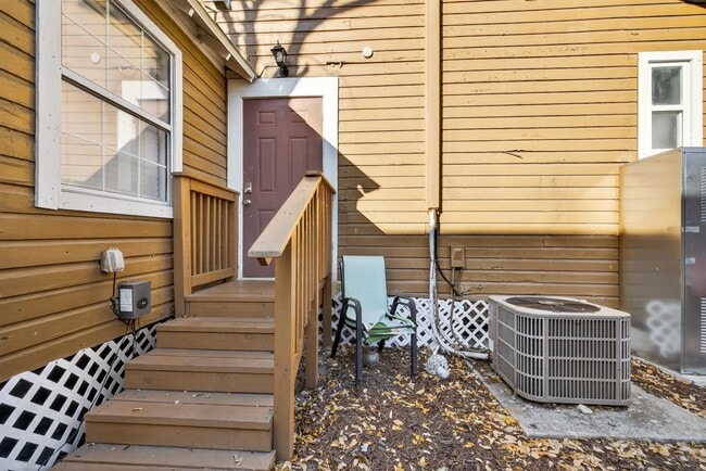 Building Photo - Updated Tampa Home – Prime Central Location 4 Beds - 2 Baths!