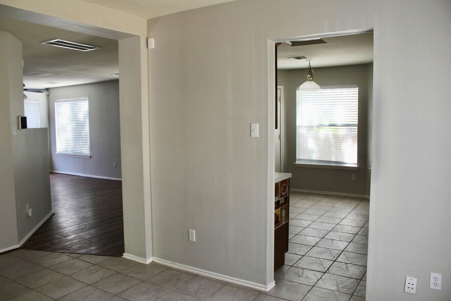 Building Photo - 20901 Racers Ford Ln