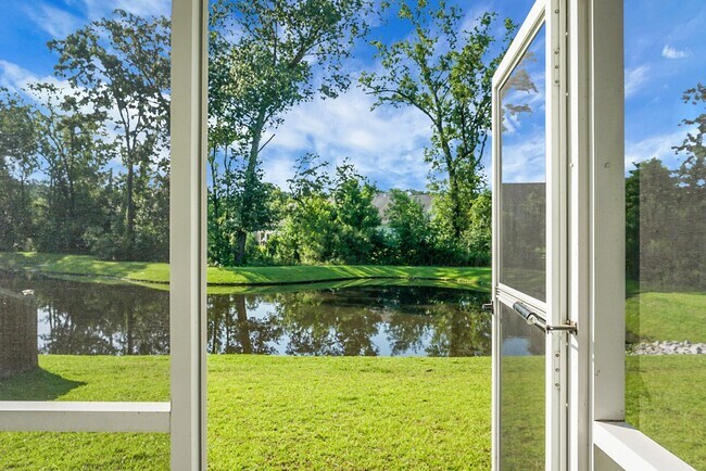 Building Photo - Beautiful 3 Bedroom, 2.5 Bath-Monks Corner in Riverstone