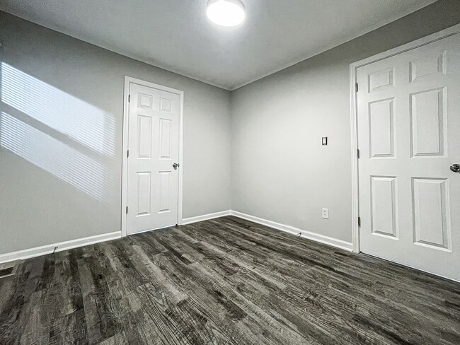 Building Photo - 449 Carol Dr