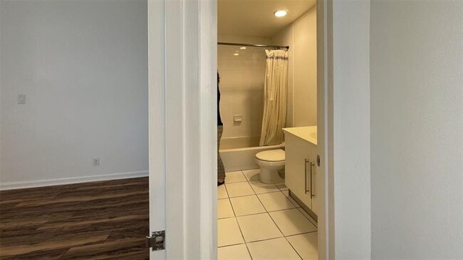 Building Photo - 3001 S Ocean Dr