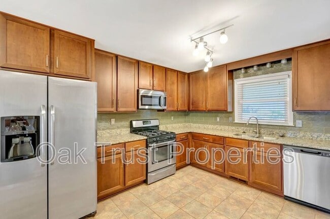 Building Photo - 4313 Helene Dr