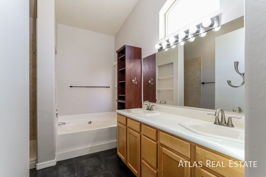 Building Photo - 2498 E Stone Stable Dr