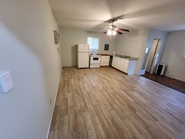 Building Photo - Garage Apartment