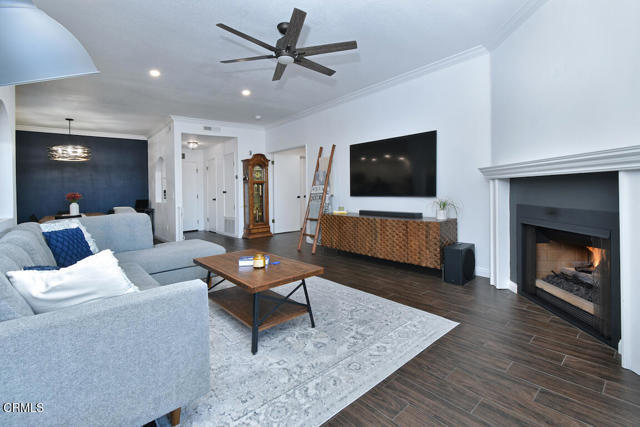 Building Photo - 5534 Encino Ave