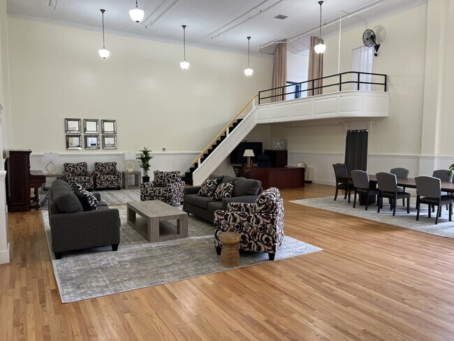 Primary Photo - 24 Common St