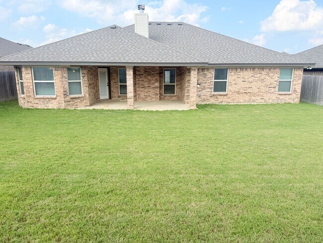 Building Photo - 2002 Rustic Manor Dr