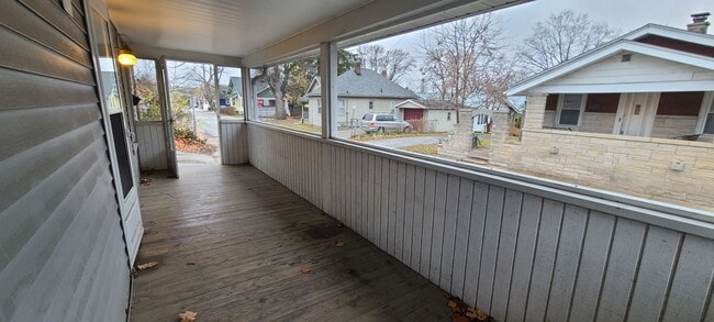 Building Photo - 208 E Grimes Ln