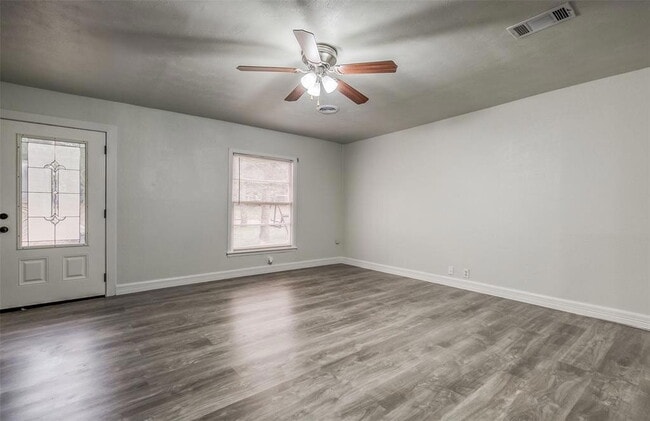 Building Photo - Recently Remodeled 3-Bedroom Home with Gat...