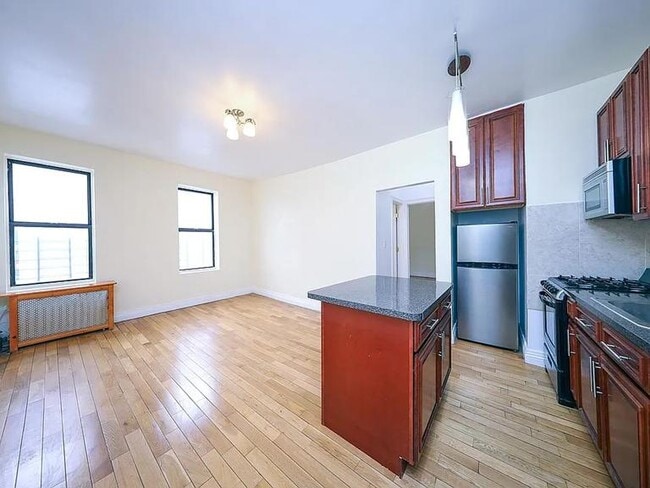 Building Photo - 2950 Ocean Ave