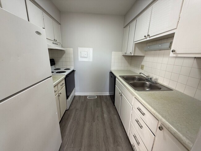 Building Photo - Eastside Apartment Evansville